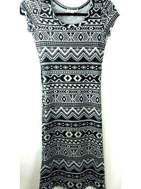 Aeropostale Black White Boho Top XS Long Split Sides Tunic Aztec Tribal Cowgirl